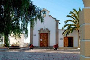 Ruta de los Tres Aricos Capilla de la Cruz en Arico el Viejo. ruta de los 3 aricos senderismo