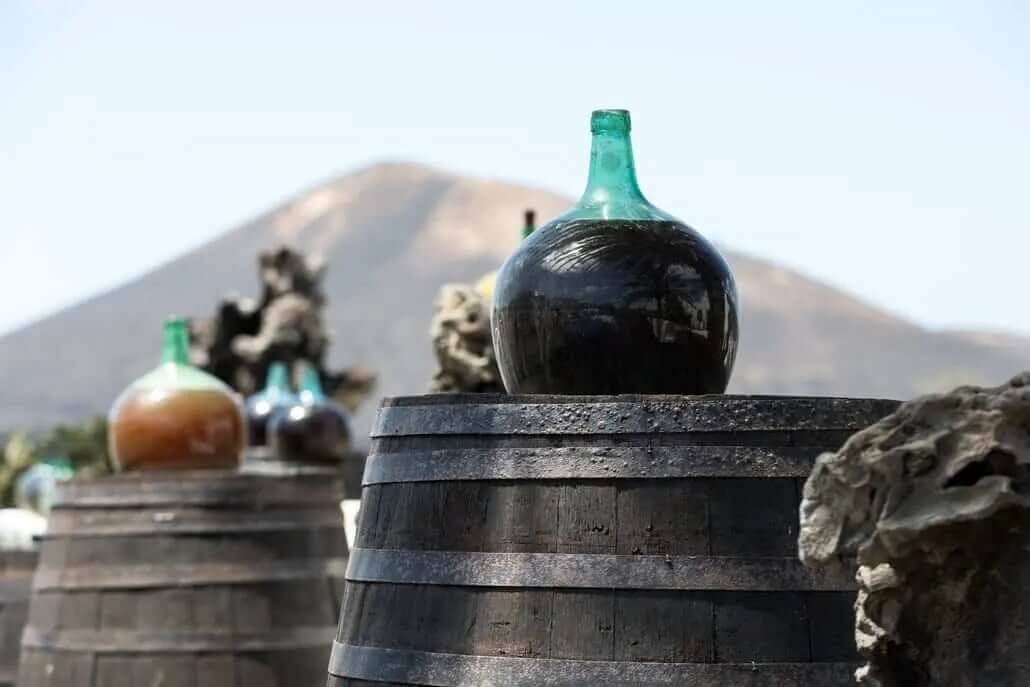 barril de vino del pais comida tipica en tenerife